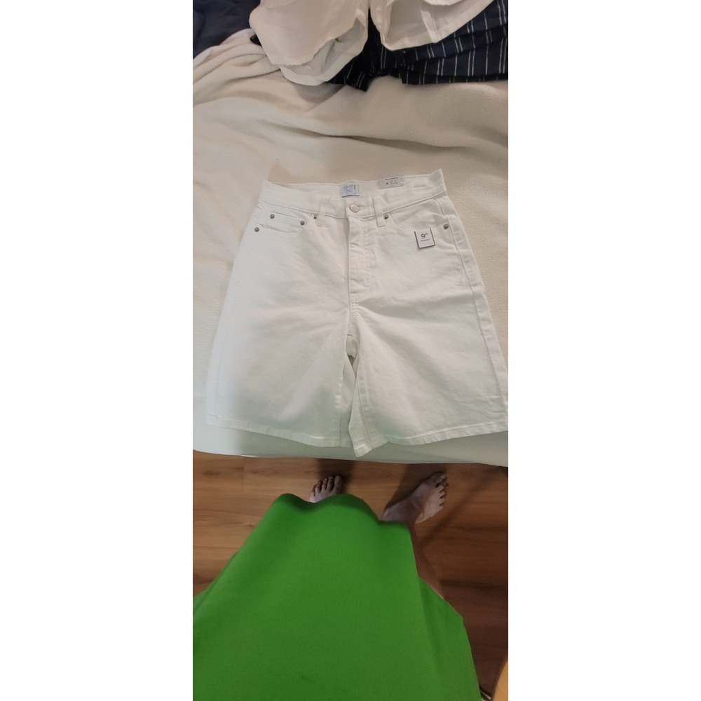 Time & Tru Women's 9" Bermuda high Rise Denim Vivid White Size XL (16-18) NWT